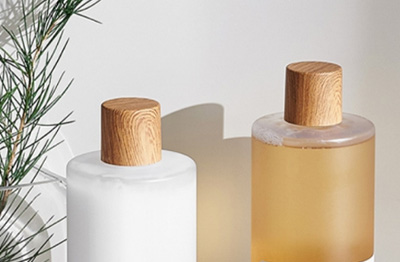 Das 2005 gegründete Unternehmen verfügt über 13.000 Quadratmeter Standardfabrikgebäude und ist eine Sammlung von Forschung und Entwicklung, Produktion und Vertrieb in einem der Unternehmen für Kosmetikverpackungsmaterialien.