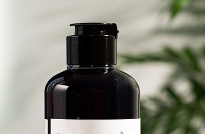 Das 2005 gegründete Unternehmen verfügt über 13.000 Quadratmeter Standardfabrikgebäude und ist eine Sammlung von Forschung und Entwicklung, Produktion und Vertrieb in einem der Unternehmen für Kosmetikverpackungsmaterialien.